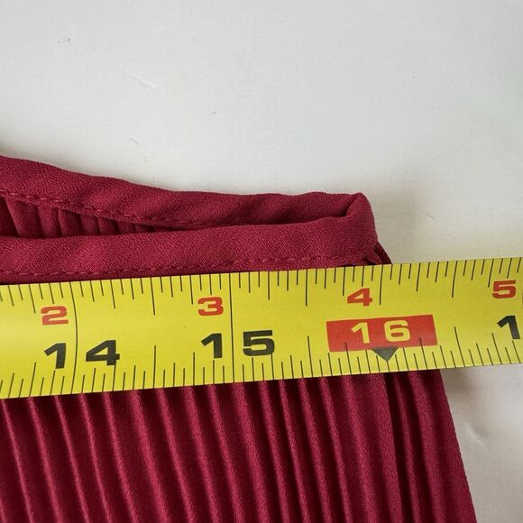 BKE Red Women Red Burgundy Semi Sheer Pleated Sleeveless Blouse Medium - Picture 5 of 11